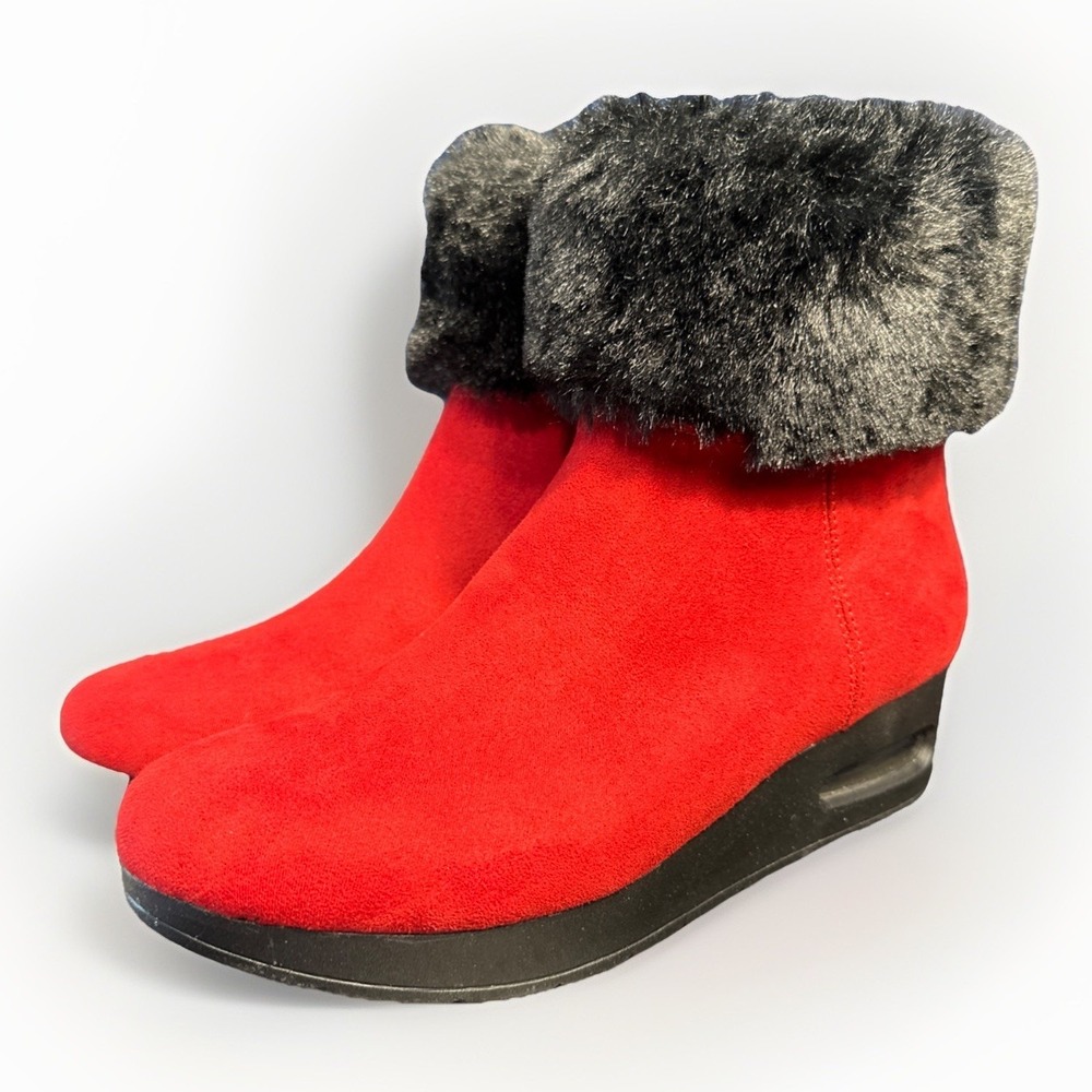 DKNY Women's Abri Red Faux Fur/ Suede Ankle Booties Wedges 6 Medium